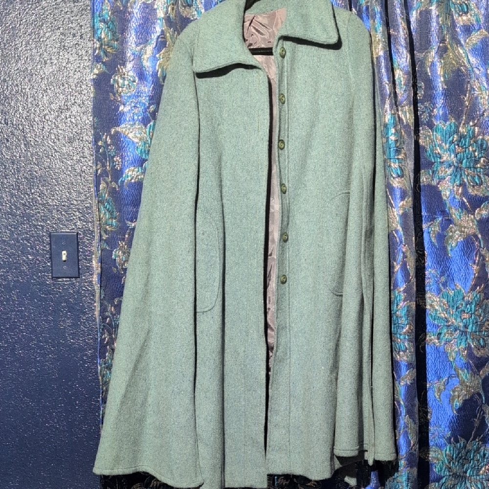 Elegant Women's Green Cape Coat
